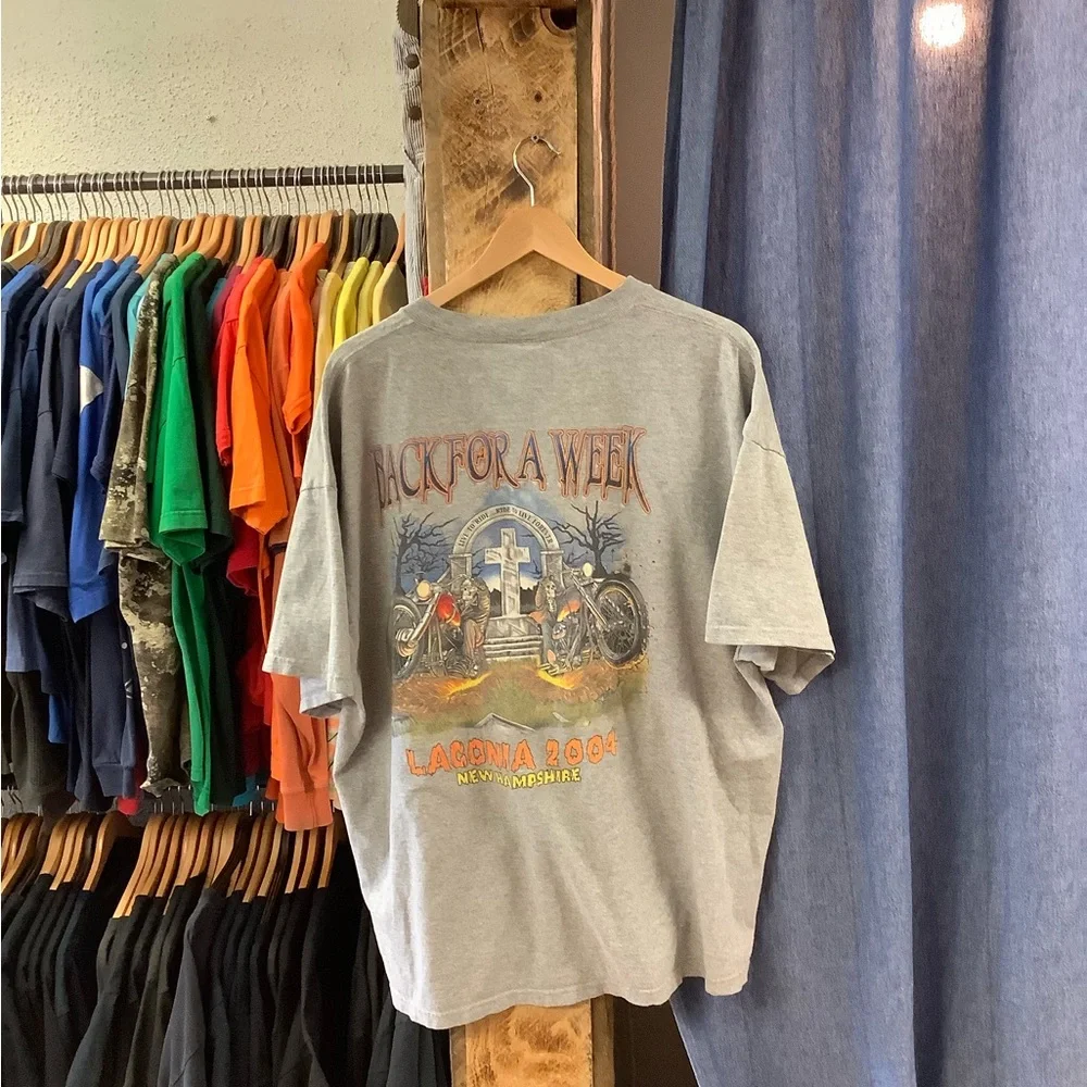 Vintage 2004 Laconia Graphic Grey T-Shirt - Picture 2 of 2